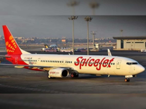 2 passengers offloaded from Mumbai-bound SpiceJet flight after trying to enter cockpit forcefully