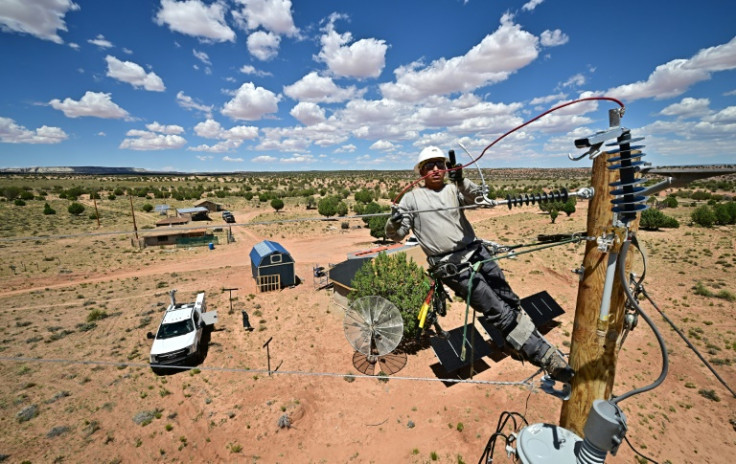Faced With US Heat Waves, The Navajo Push For Power — And A/C